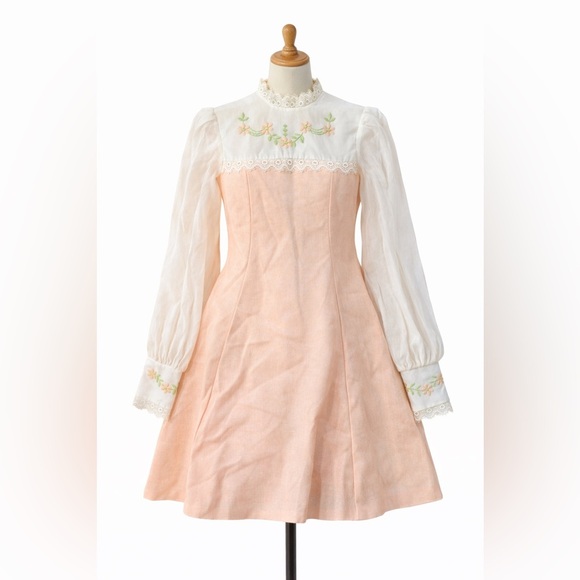 Vintage Dresses & Skirts - Vintage 1970’s Peach Dress with Floral Embroidery